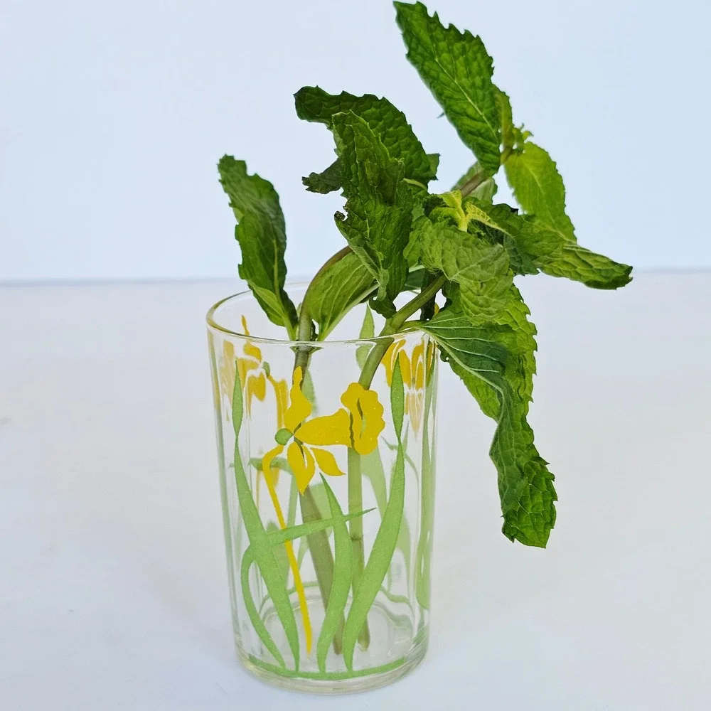 Vintage Daffodil Floral Juice Glass Yellow Green Retro Mid Century Tumbler 4
